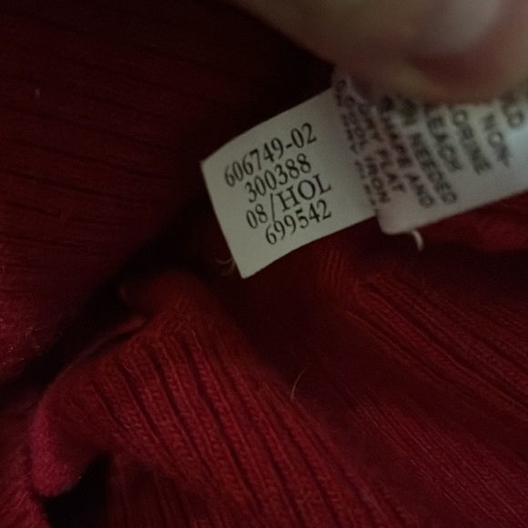 BR Red Luxury Cashmere Turtleneck Sweater - Picture 10 of 10